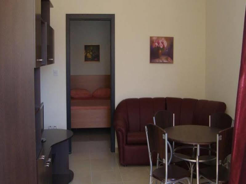 Belmont Court Apartments Аура Экстерьер фото